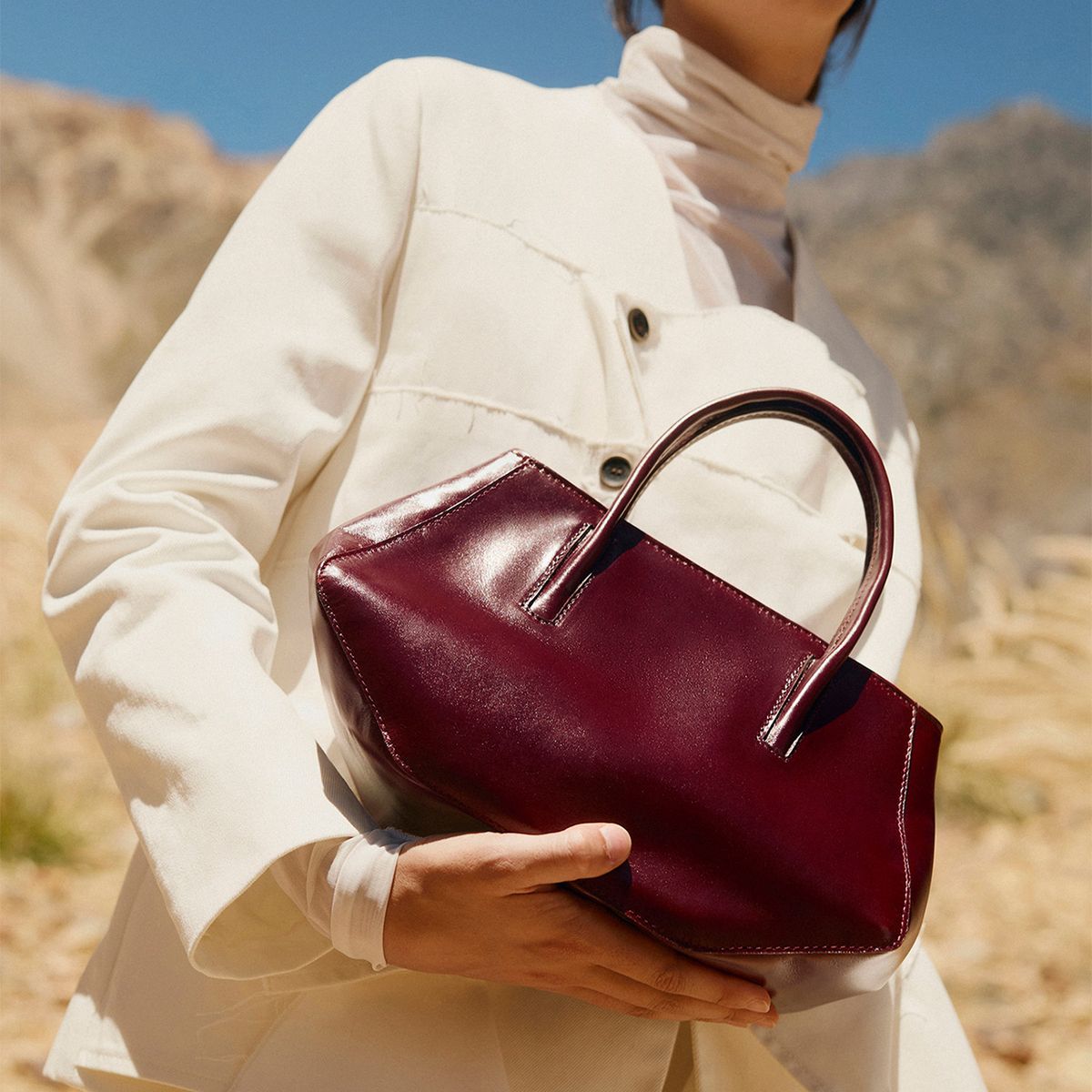 CAROLINA FLORES HANDMADE - Bolso Zoe Mini Guinda 100% Cuero Carolina Flores Handmade