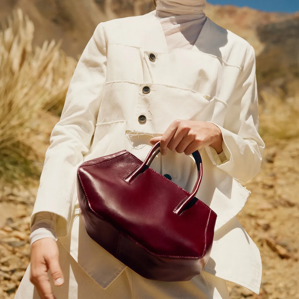 CAROLINA FLORES HANDMADE - Bolso Zoe Mini Guinda 100% Cuero Carolina Flores Handmade