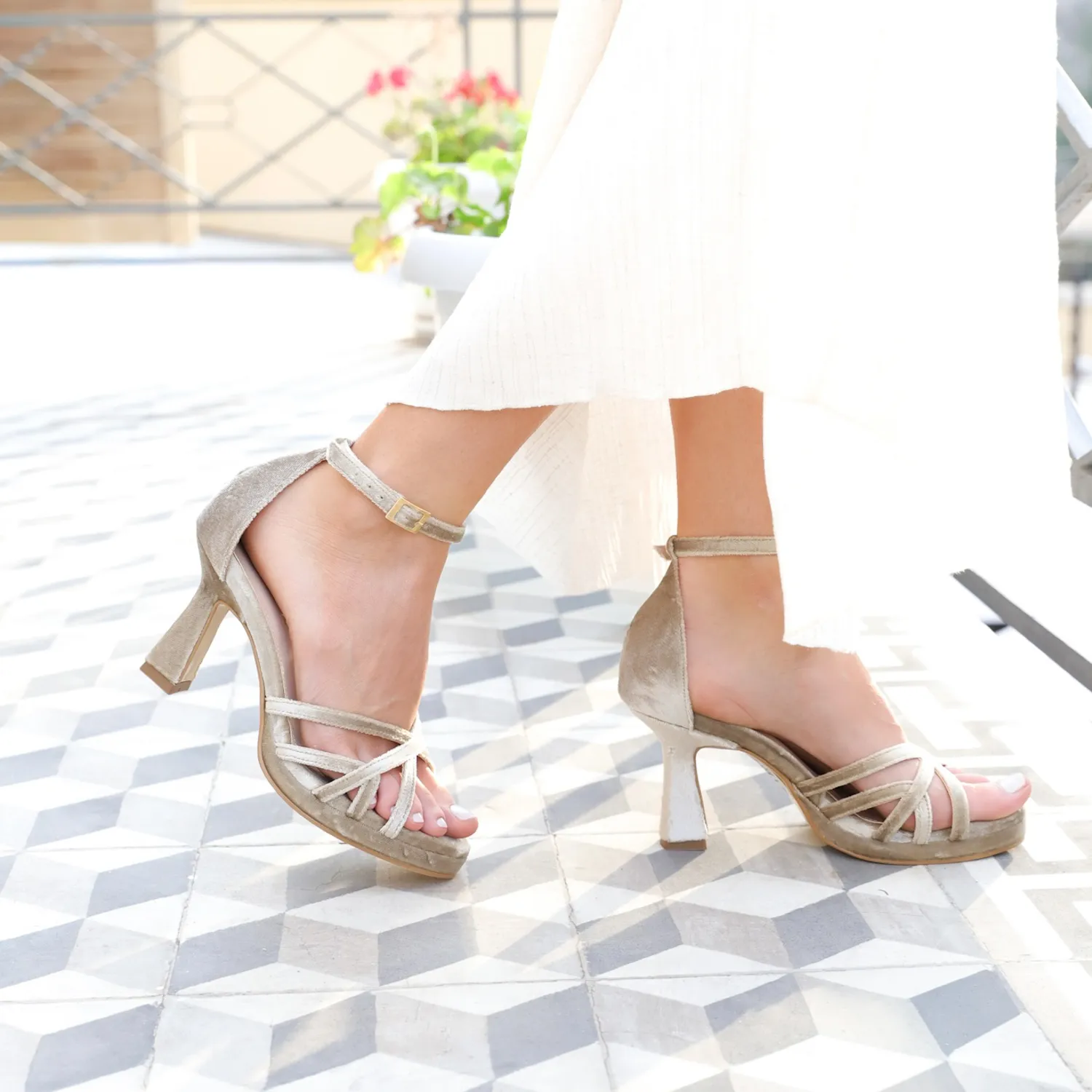 MARIE THE BRAND - Zapato formal beige $149.990