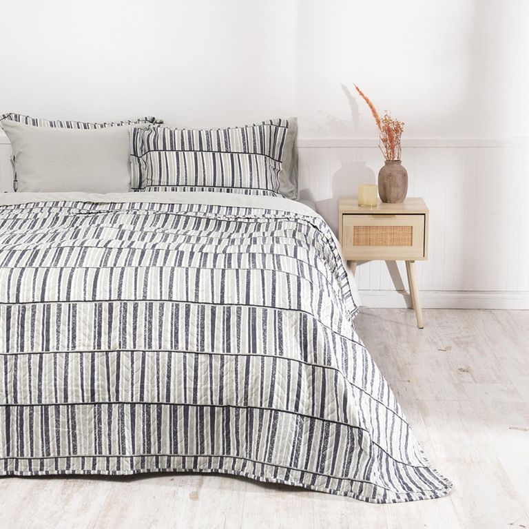 Juego de Cama Liso: Cubrecama + Sábanas + Fundas