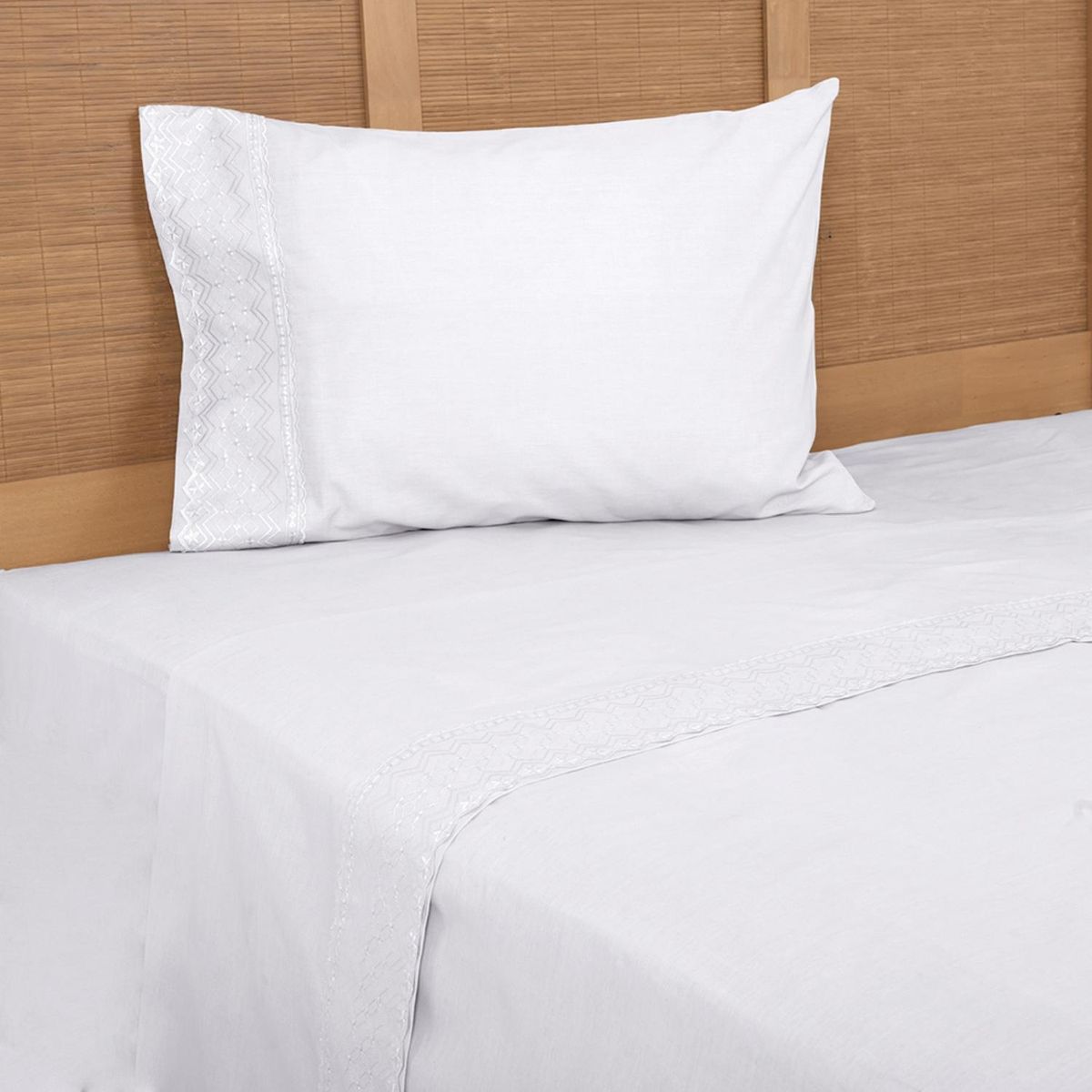MASHINI - Sábana Broderie Geo 1.5 Plazas Blanco Mashini