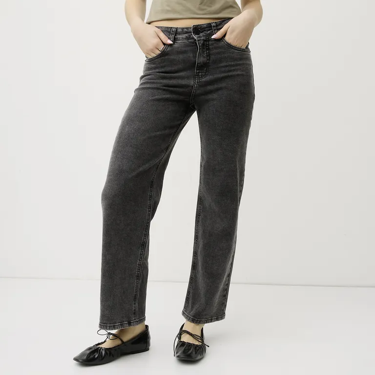 Jeans Straight Tiro Medio Mujer