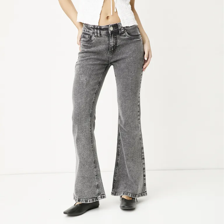 Jeans Flare Tiro Medio Mujer