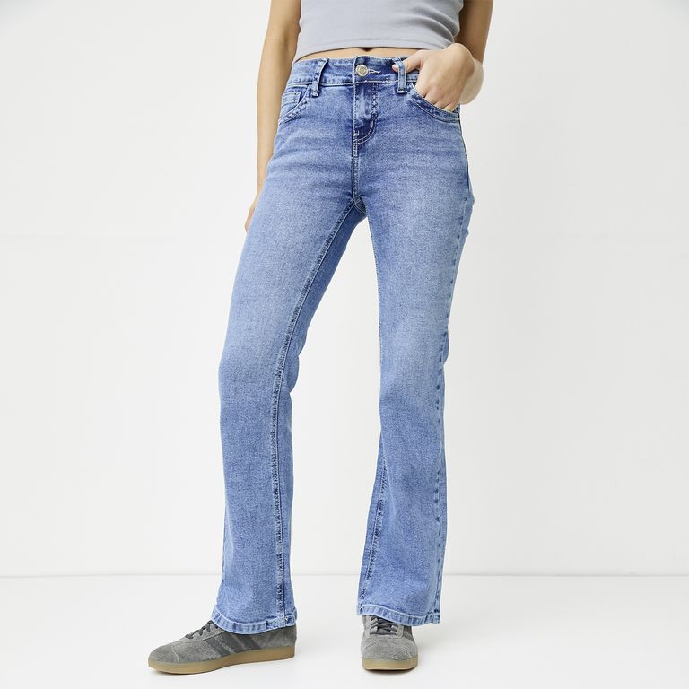 Jeans Flare Tiro Medio Mujer