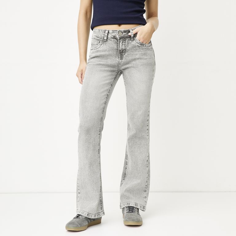 Jeans Flare Tiro Medio Mujer