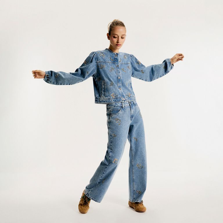 Jeans Bordado Tiro Medio Mujer