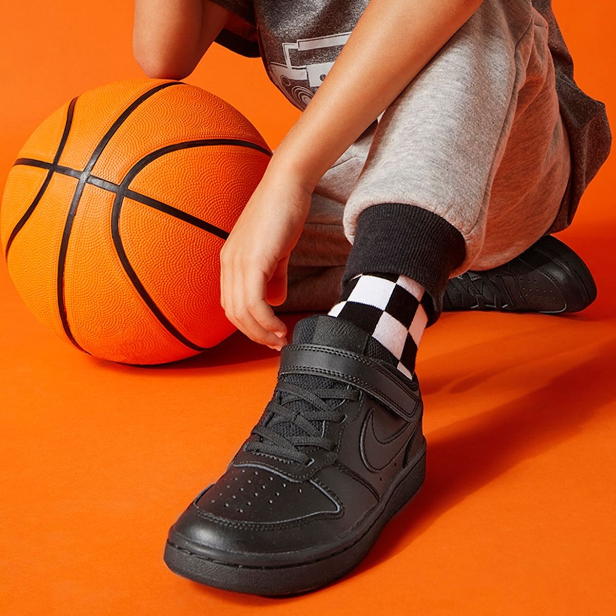 NIKE - Court Borough Low 2 Zapatilla Urbana Niño Cuero Negro Nike (27 a 32.5)