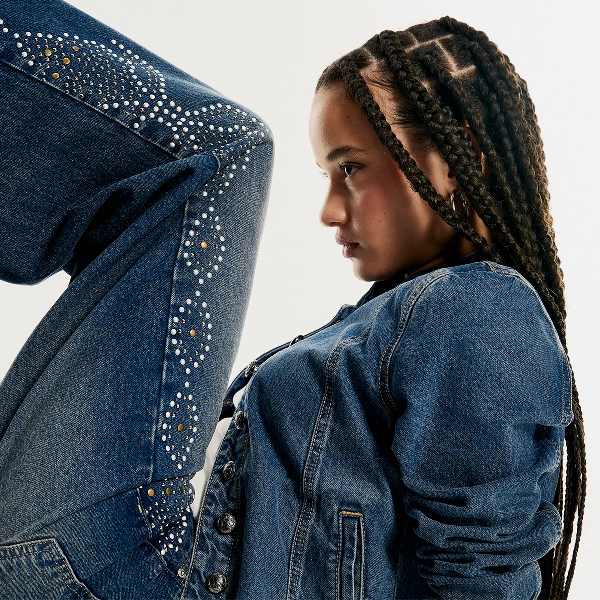AMERICANINO - Jeans Straight Tiro Medio Tachas Mujer Americanino