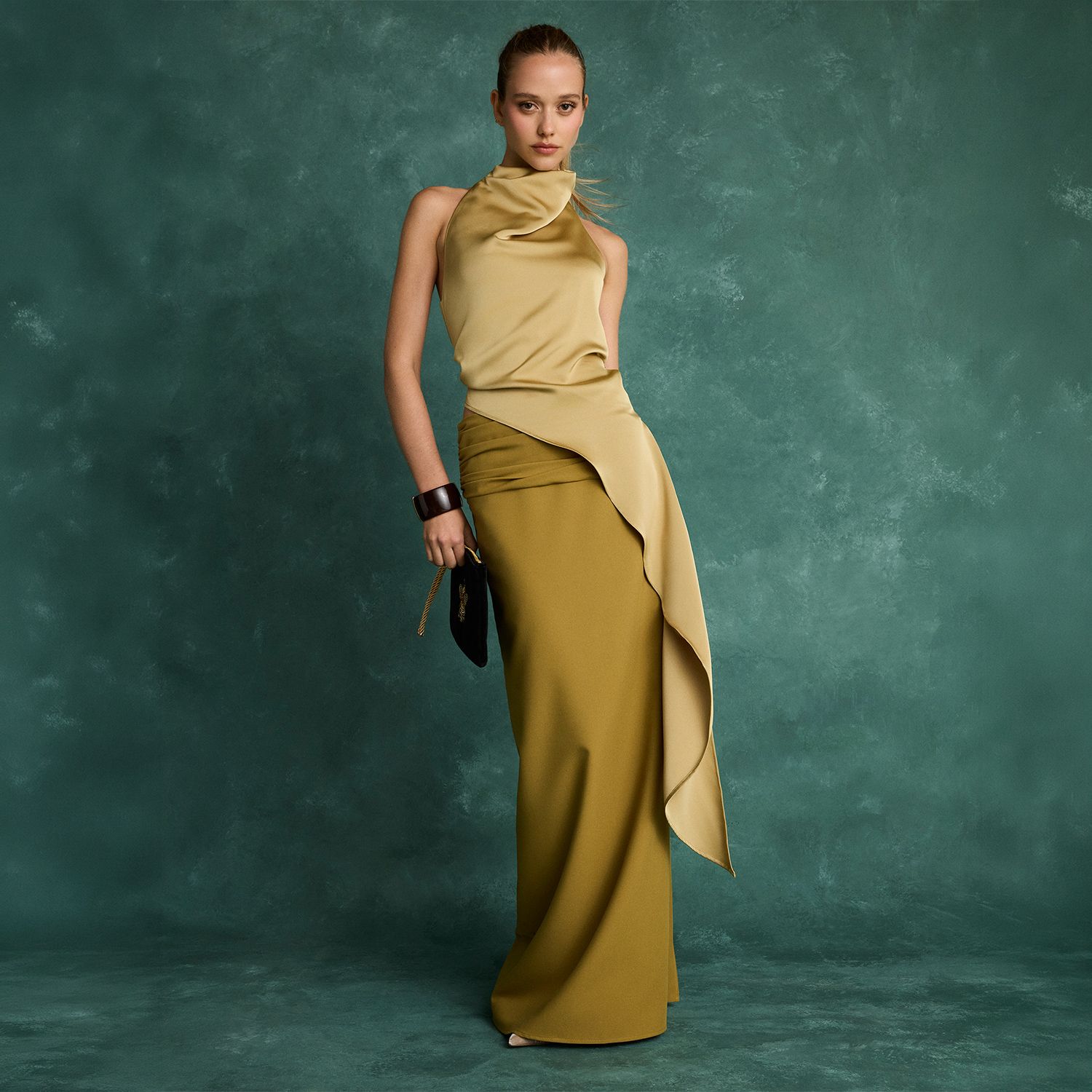 SOFÍA MEKIS X SYBILLA - Top $39.990 / Falda $44.990