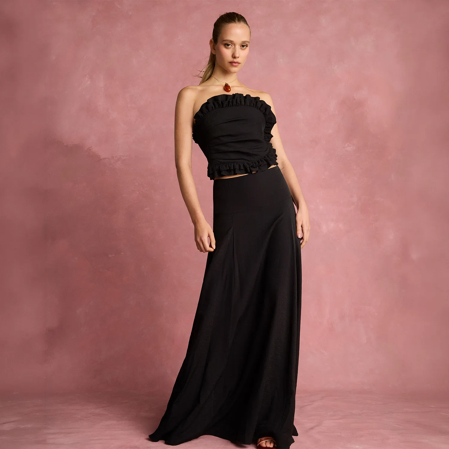 SOFÍA MEKIS X SYBILLA - Top $29.990 / Falda $34.990