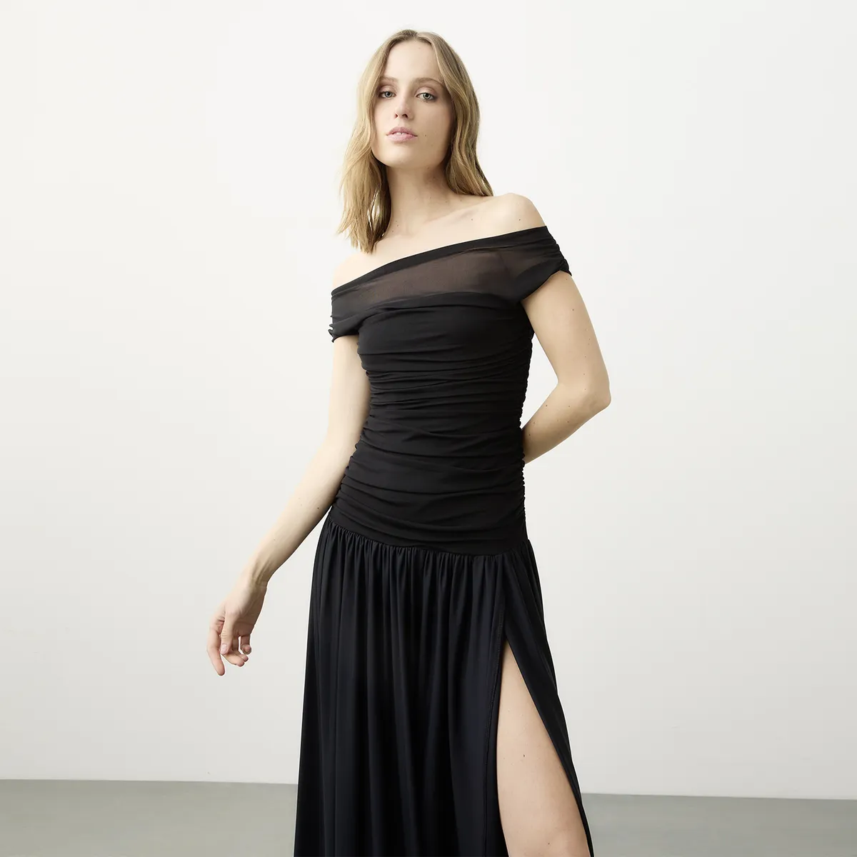 BASEMENT - Vestido Largo Drapeado Mujer Cranberry Chic x Basement