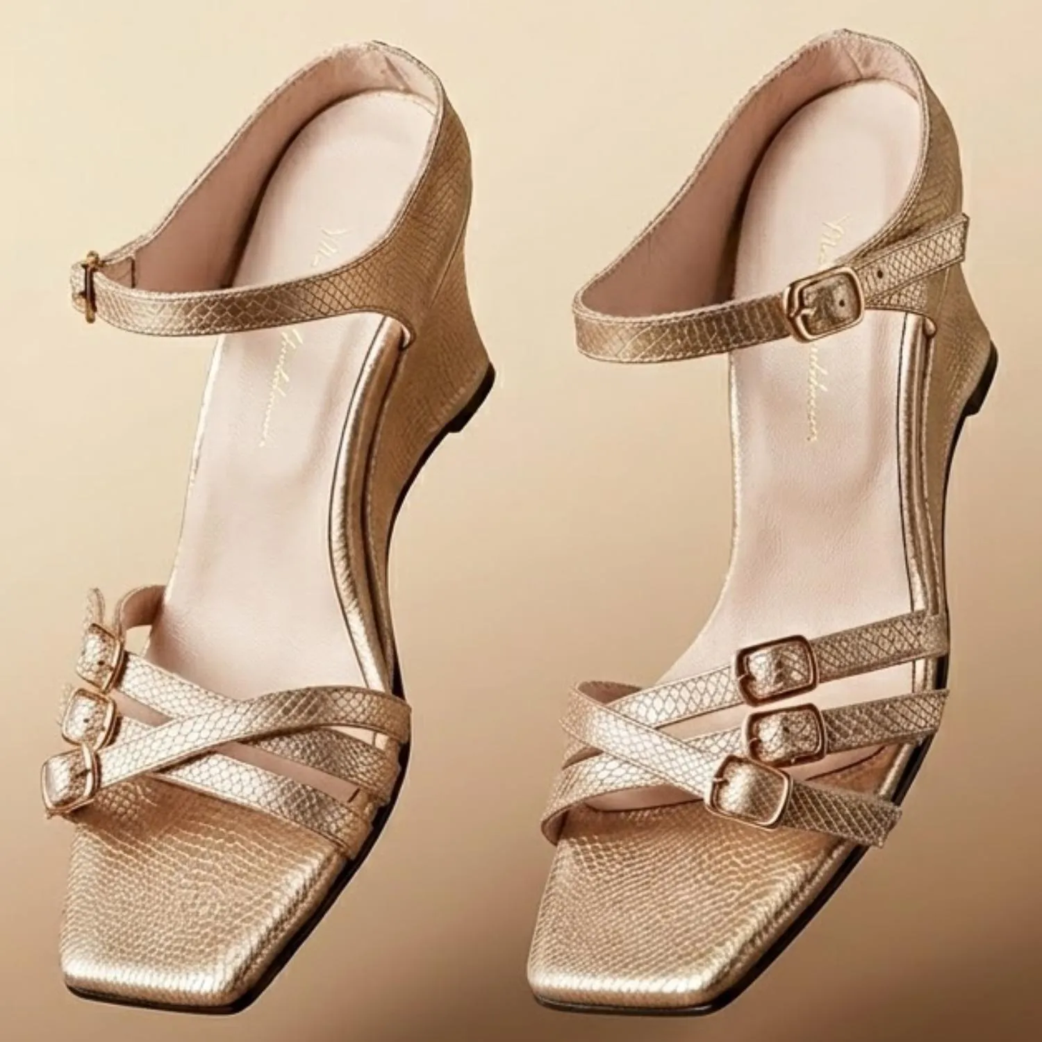 MARIA GULDMAN - Zapato formal dorado $175.000