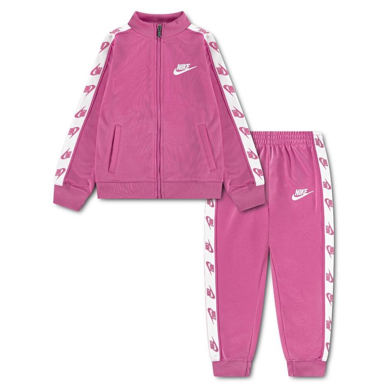 Conjunto Deportivo Niña