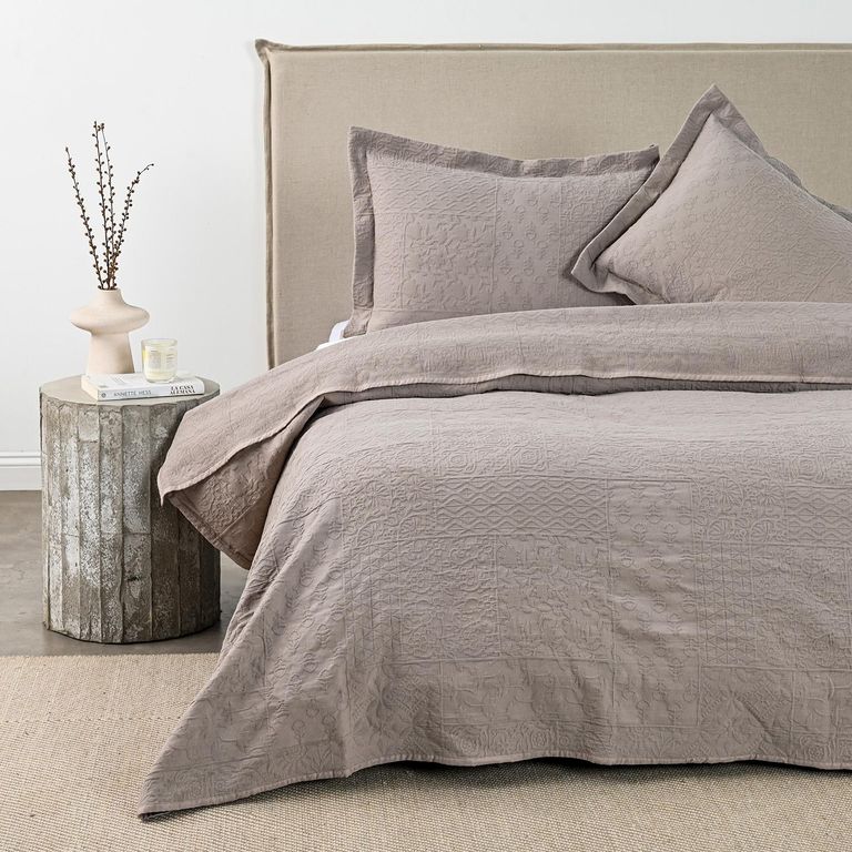 Cubrecama Maria Taupe