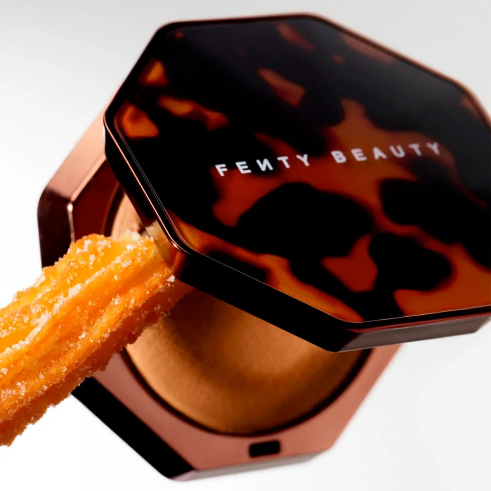 Cheeks Suede Powder Blush - Churro Twist 03 Fenty, foto 3