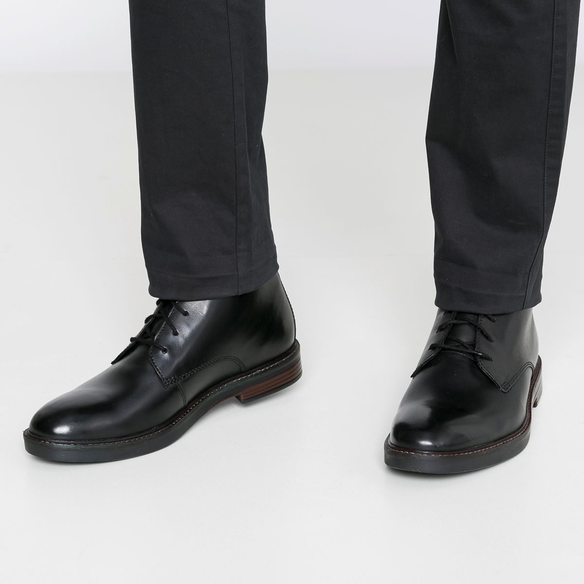 CLARKS - Botín Hombre Cuero Negro