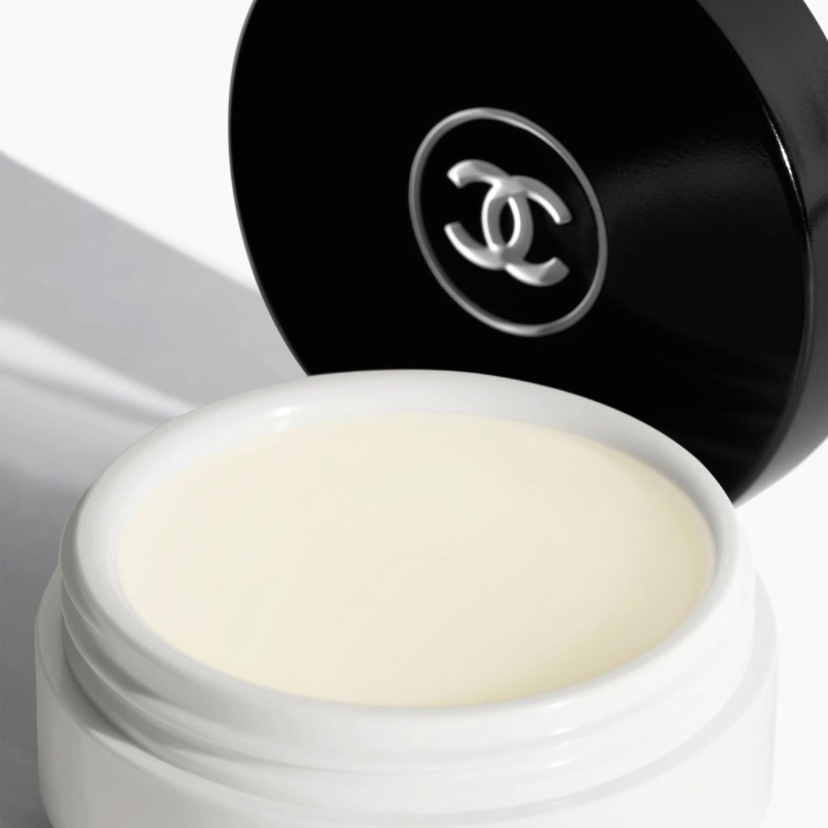 CHANEL - Bálsamo Labial Nutritivo Hydra Beauty Nutrition 10 Ml Chanel