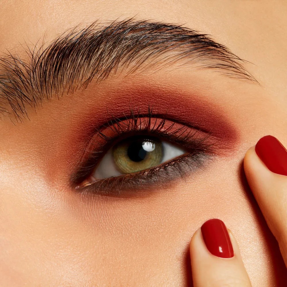 Mac Powder Kiss Soft Matte Eye Shadow Devoted To Chili, foto 5