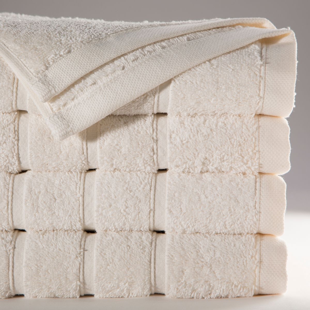 BASEMENT HOME - Toalla de Mano Combed 680 G