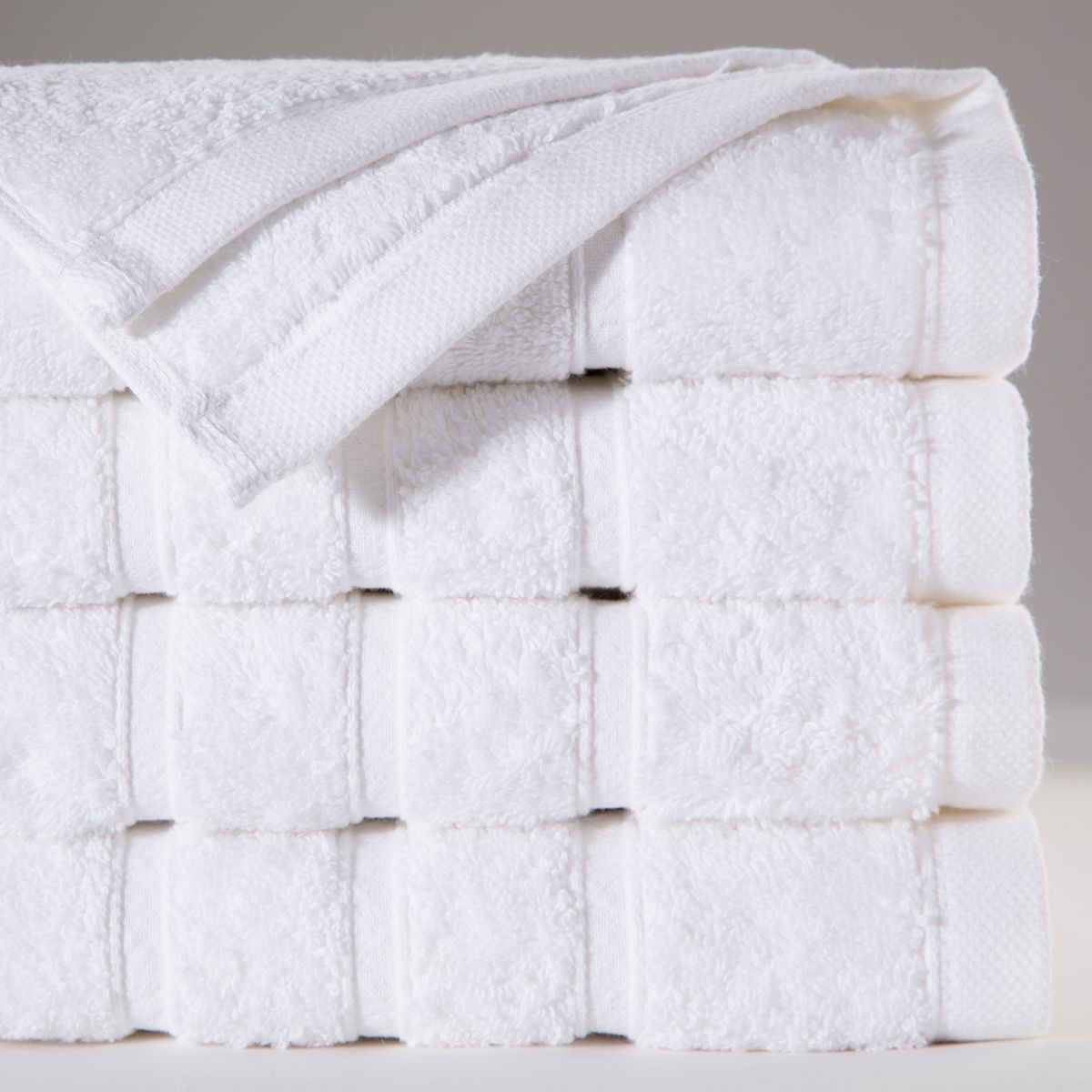 BASEMENT HOME - Toalla de Cuerpo Combed 680 G