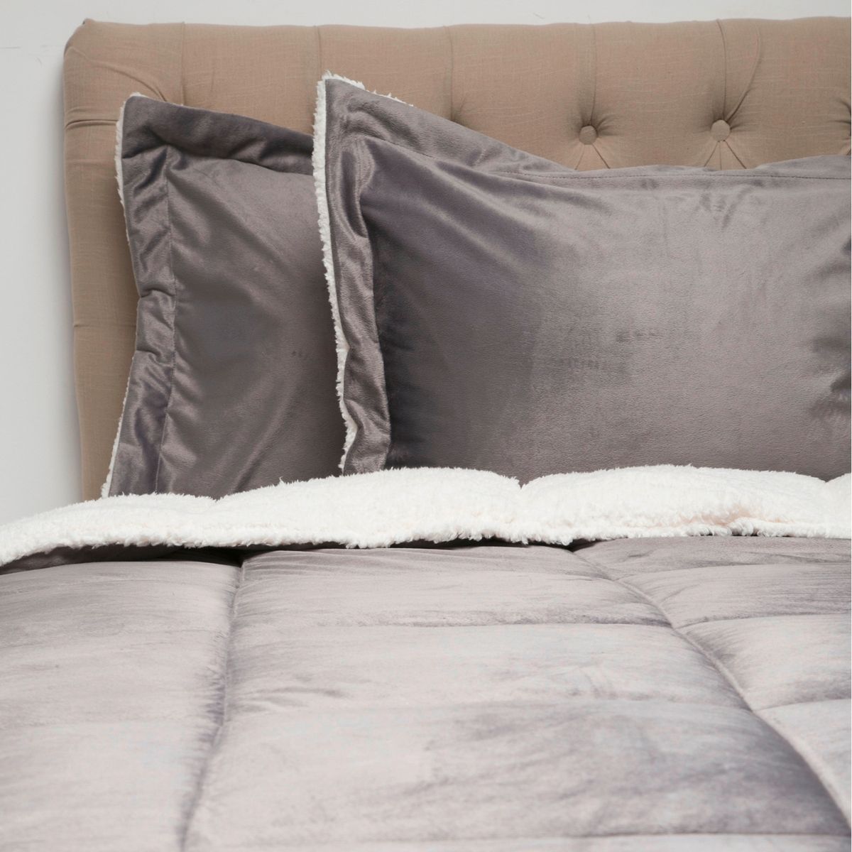 BASEMENT HOME - Plumón Sintético Mink Sherpa