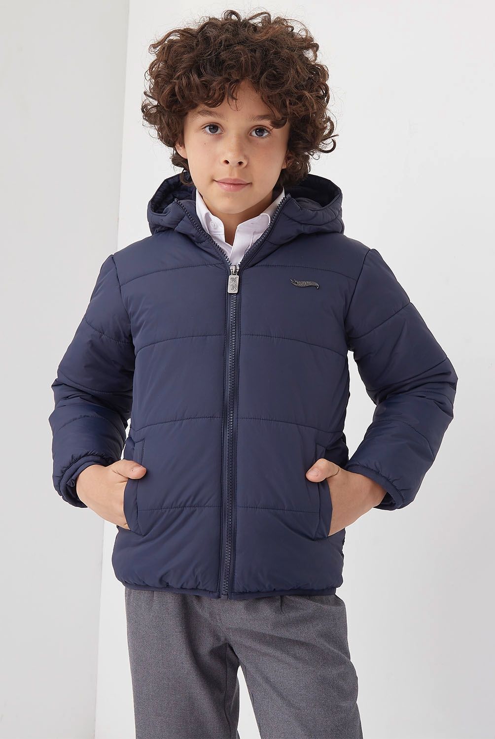 HOT WHEELS - Hot Wheels Parka Escolar, 100% Nylon, Cuerpo Y Gorro Interior Polar Fleece, Cierre Completo ,2 Bolsillos Al Costado,Puño Y Pretina Con Elastico, Incluye Etiqueta De Nombre