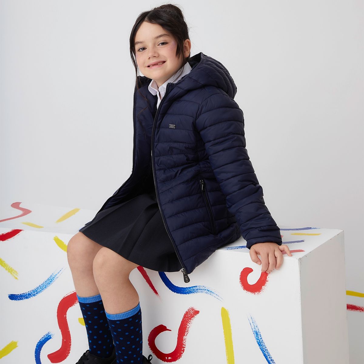 COLLOKY - Colloky Parka Escolar, 100% Nylon, Con Gorro , Cuerpo Interior Coral Flecce, Bolsillo Costado Con Cierre, Incluye Etiqueta De Nombre