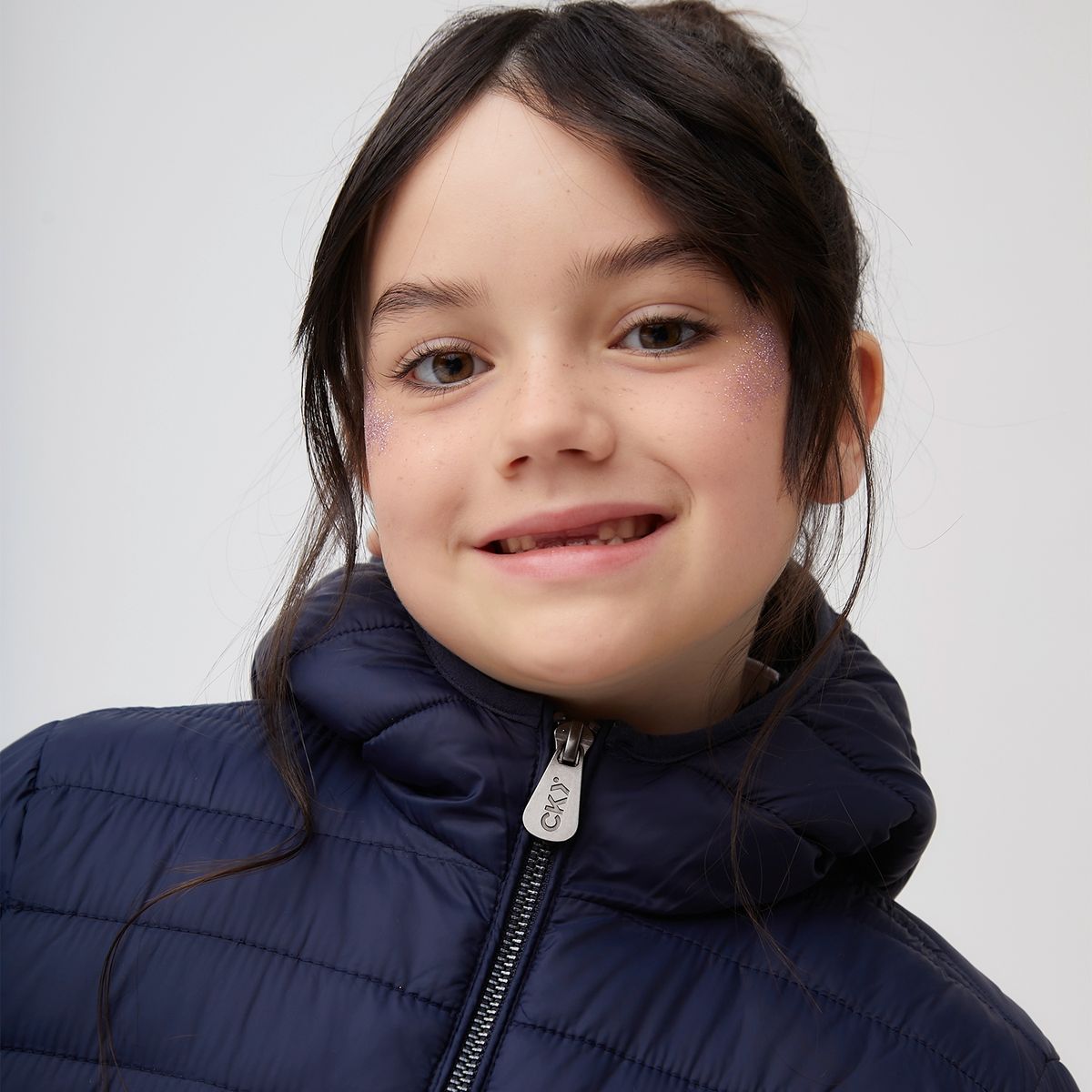 COLLOKY - Colloky Parka Escolar, 100% Nylon, Con Gorro , Cuerpo Interior Coral Flecce, Bolsillo Costado Con Cierre, Incluye Etiqueta De Nombre