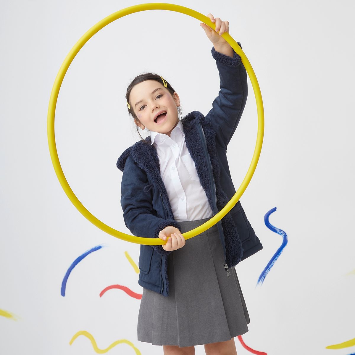 BARBIE - Barbie Motgomery Escolar , 100% Poliester,  Cuerpo Y Gorro Interior Sherpa, 2 Bolsillos, Incluye Etiqueta De Nombre