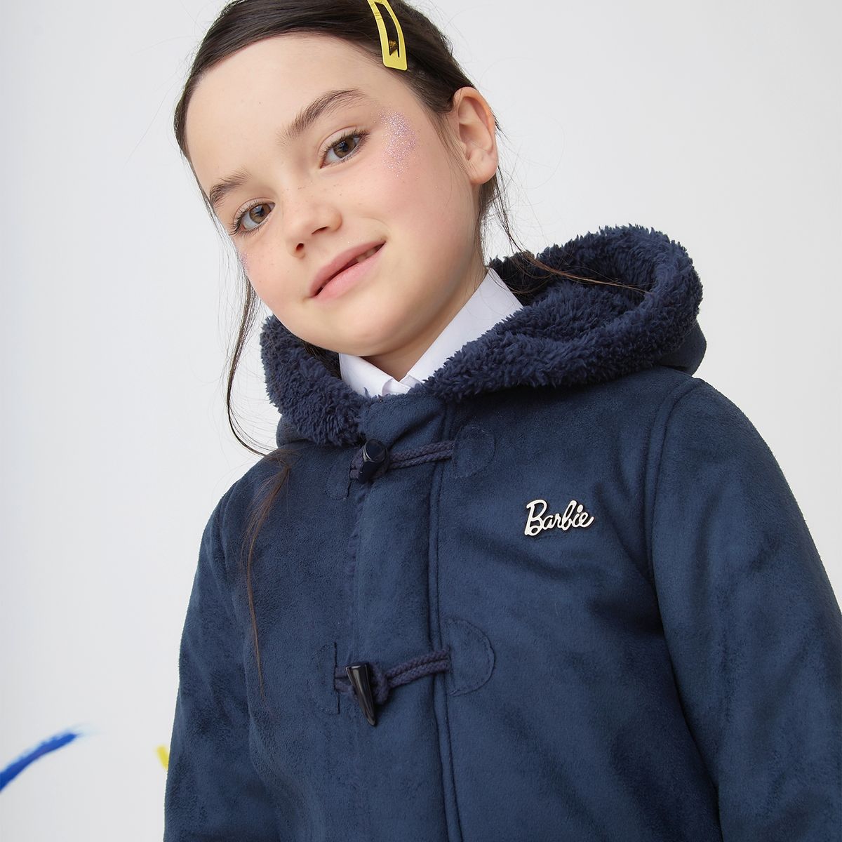 BARBIE - Barbie Motgomery Escolar , 100% Poliester,  Cuerpo Y Gorro Interior Sherpa, 2 Bolsillos, Incluye Etiqueta De Nombre