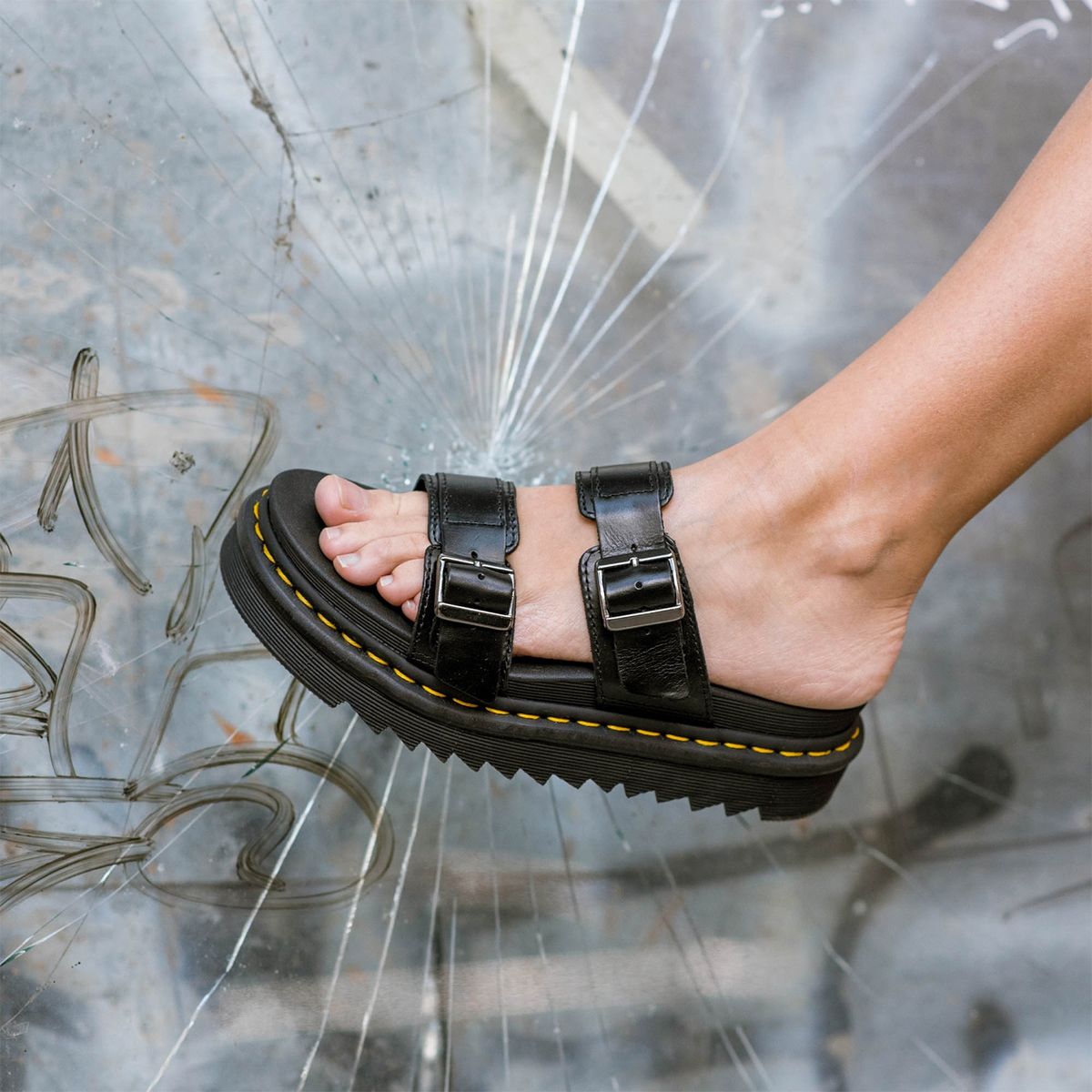 DR MARTENS - Dr Martens Myles Sandalia Mujer Cuero Negra