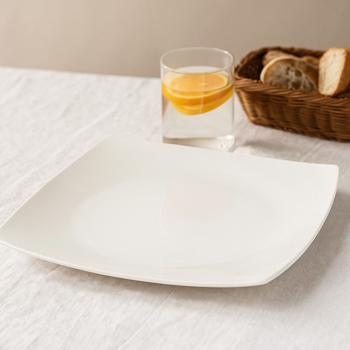 BASEMENT HOME - Plato Fondo 26 Cm Essential Cuadrado Basement Home