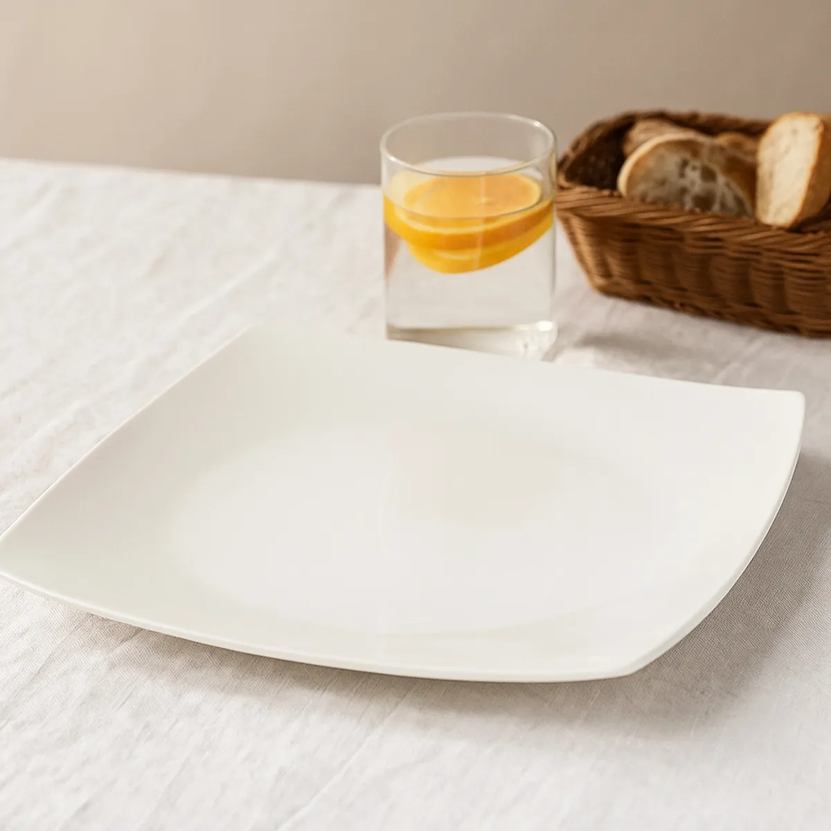 BASEMENT HOME - Plato Fondo 26 Cm Essential Cuadrado Basement Home