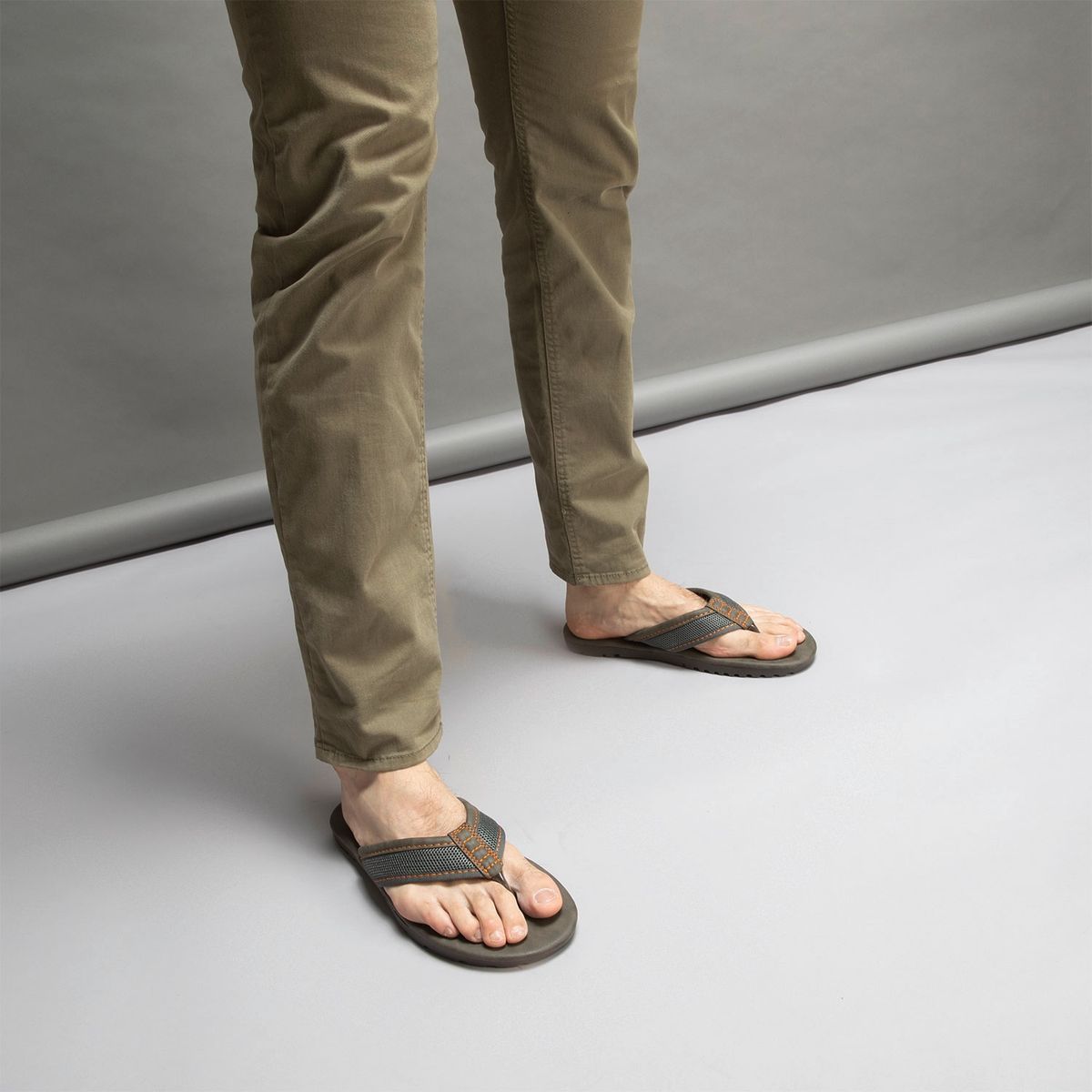 UNIVERSITY CLUB - Sandalia Hombre Gris University Club