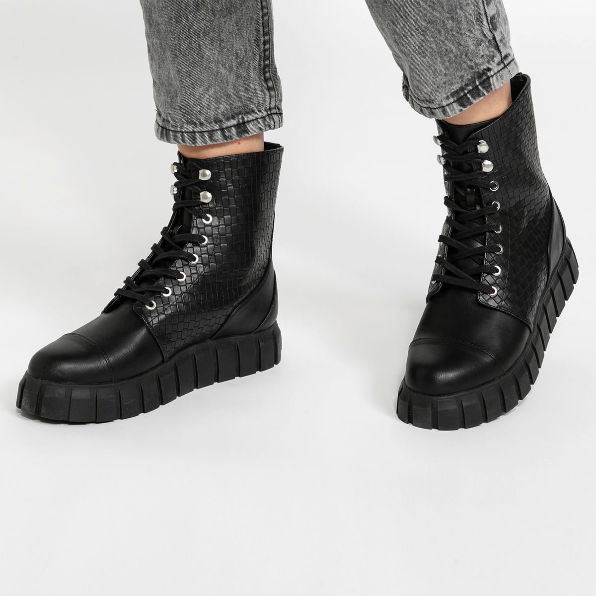 BASEMENT - Botín Mujer Negro