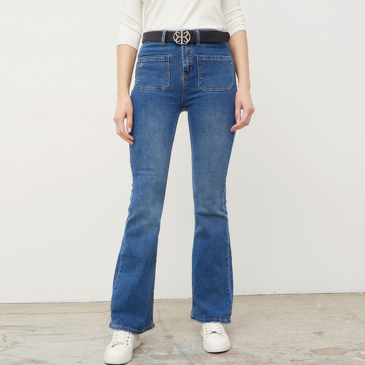 APOLOGY - Jeans Flare Tiro Medio Mujer Cecilia Bolocco Para Apology