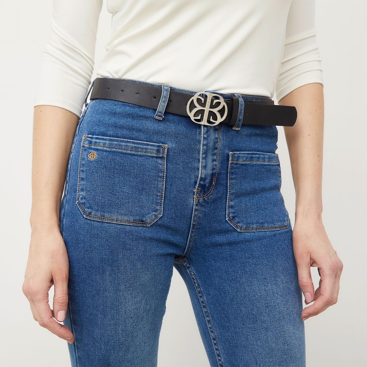 APOLOGY - Jeans Flare Tiro Medio Mujer Cecilia Bolocco Para Apology