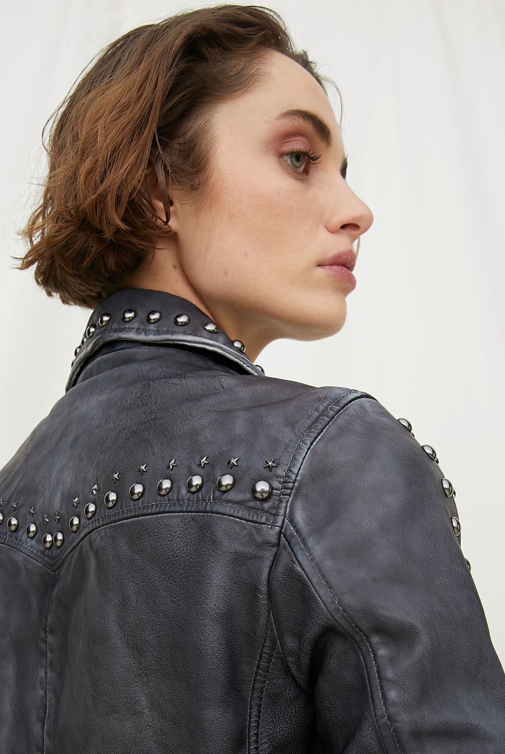 BASEMENT - Chaqueta Cuero Tachas Mujer