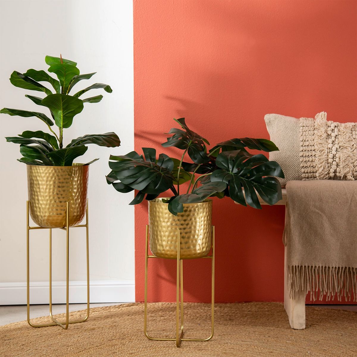 MICA - Macetero con Pedestal Metal Dorado 16x14x45