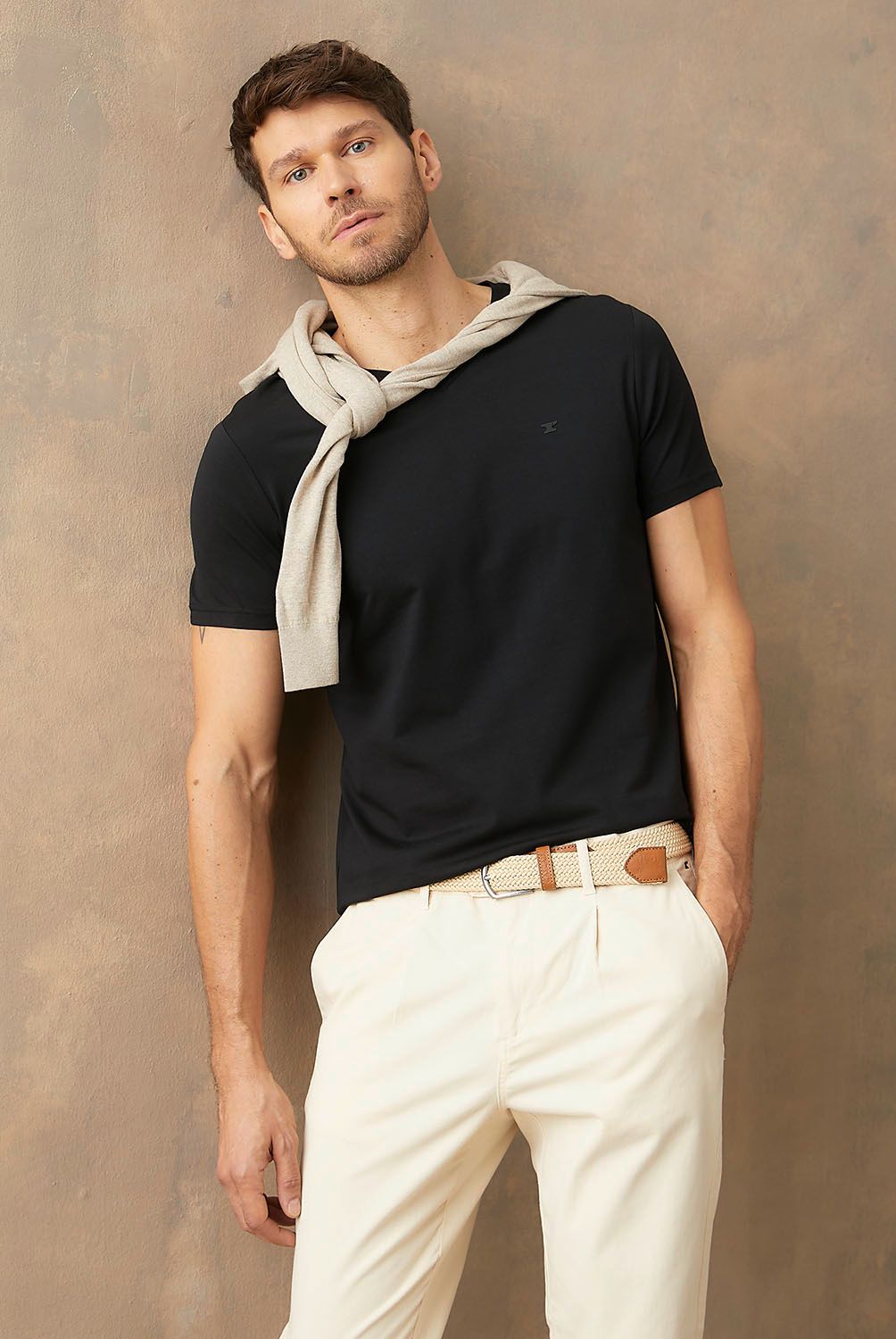 WOLF&HANK - Polera Manga Corta Algodón Cuello V Hombre Wolf&Hank