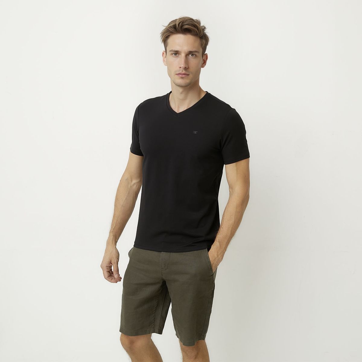 WOLF&HANK - Polera Manga Corta Algodón Cuello V Hombre Wolf&Hank