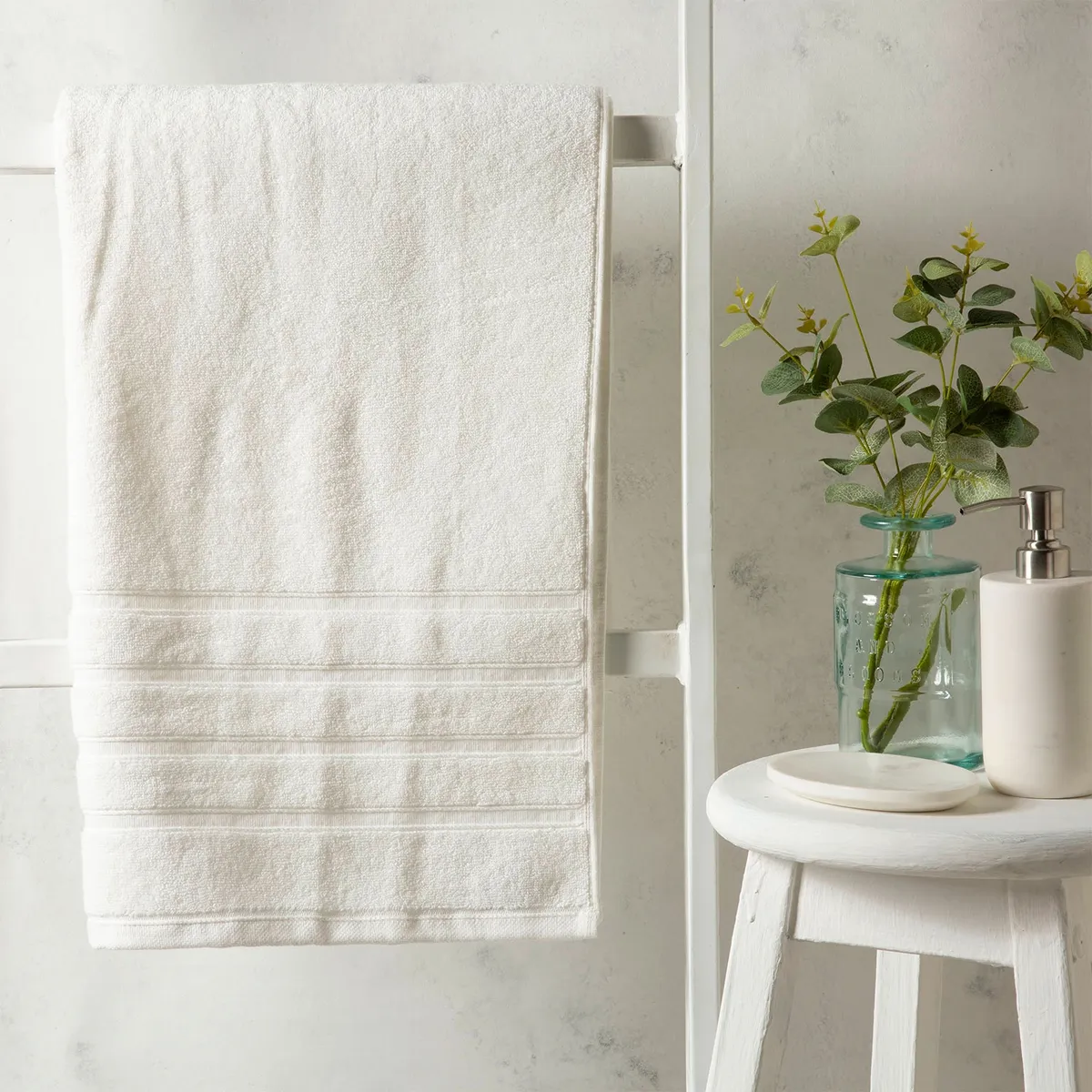 BASEMENT HOME - Toalla De Cuerpo Combed Algodón 650 Gbasement Home