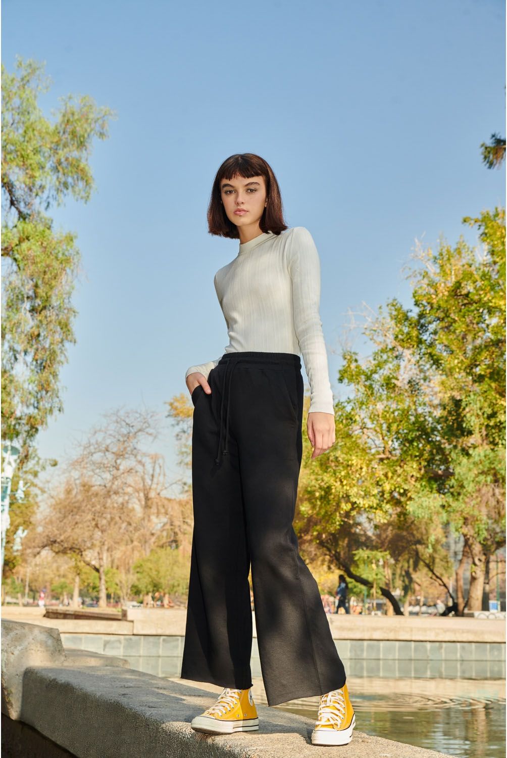SYBILLA - Sybilla Pantalón de Buzo Flare Tiro Medio Mujer
