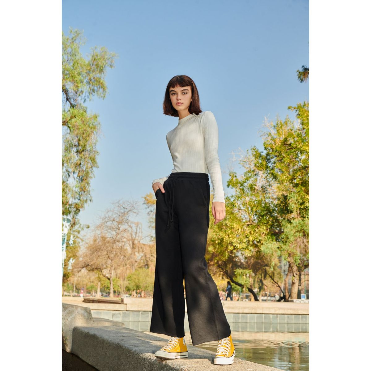 SYBILLA - Sybilla Pantalón de Buzo Flare Tiro Medio Mujer