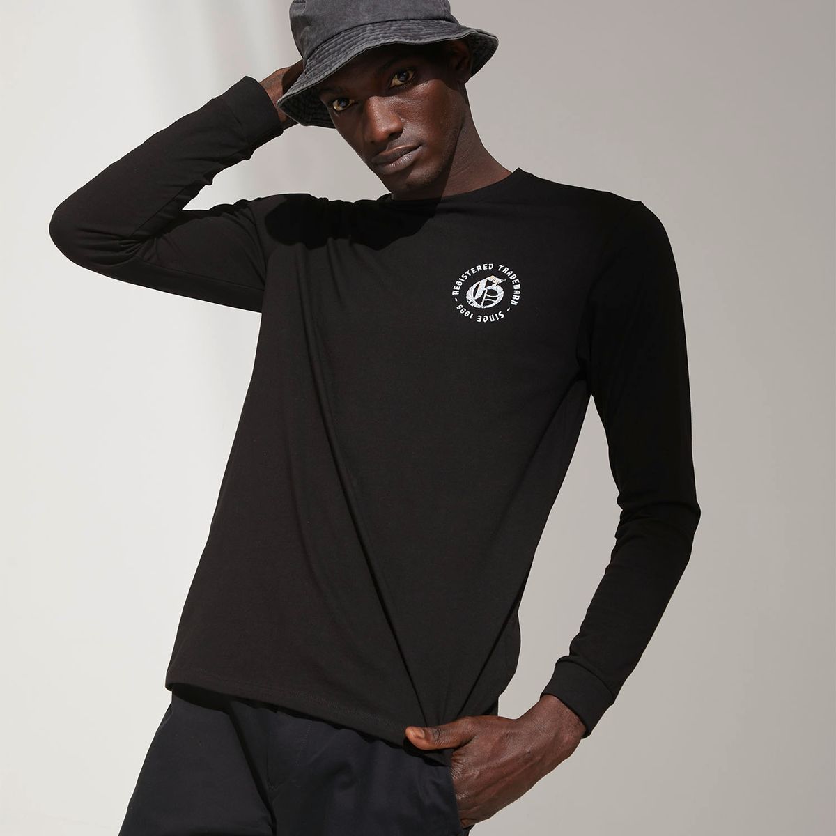 BASEMENT - Polera Manga Larga Hombre Basement