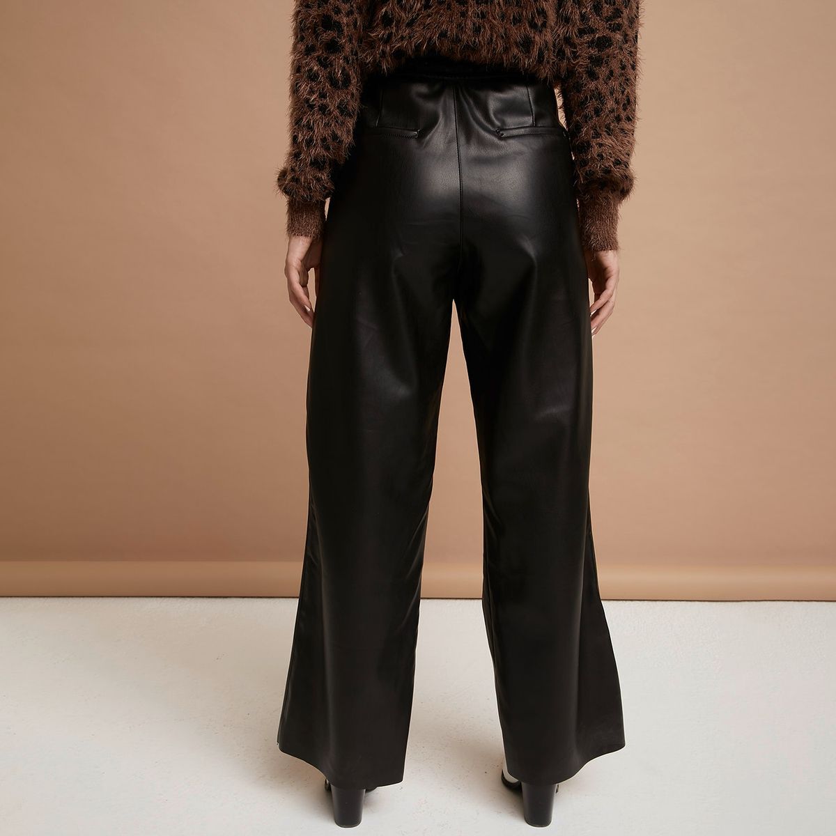 BASEMENT - Basement Pantalón Wide Leg Tiro Medio Mujer Zero Cuero