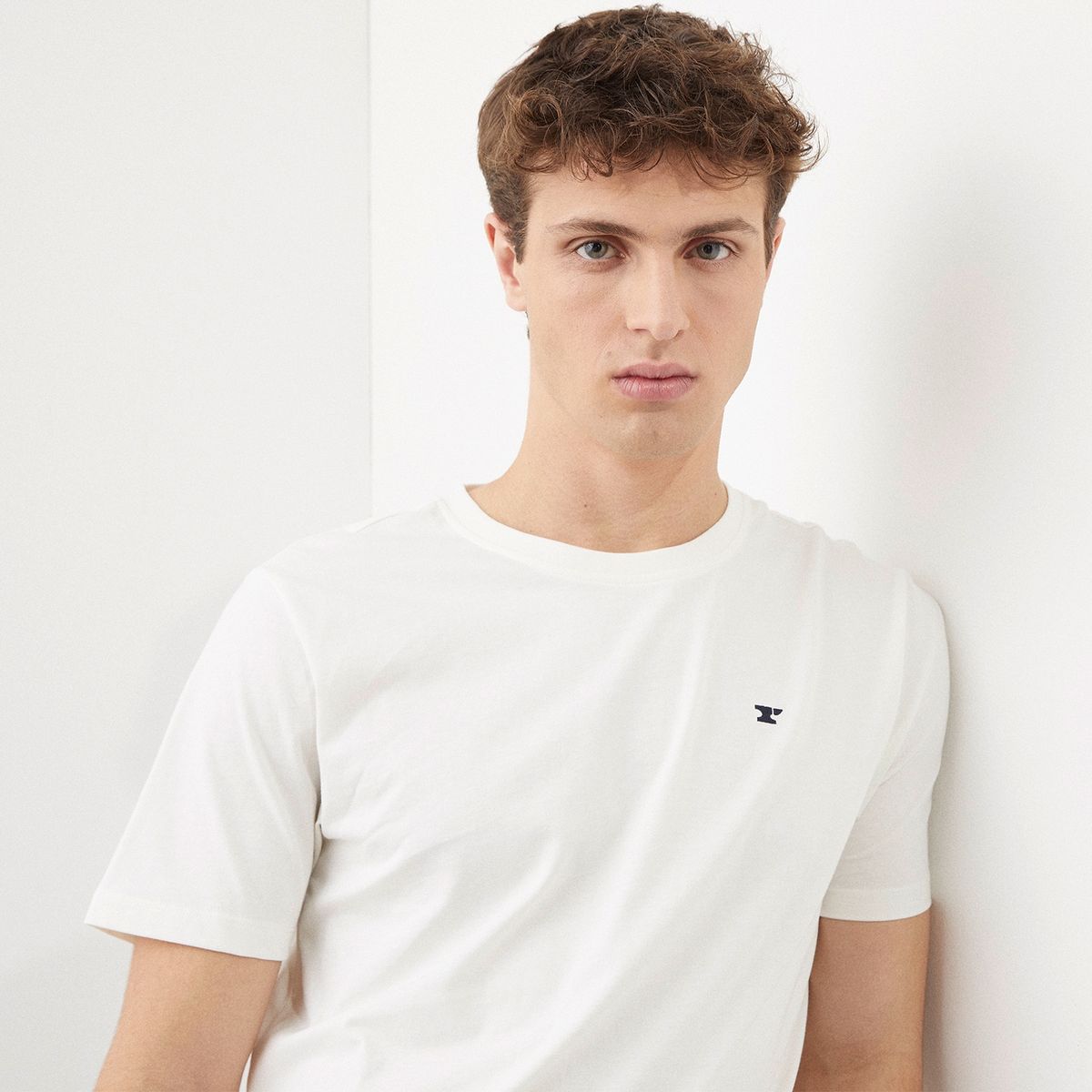 WOLF&HANK - Wolf & Hank Polera Cuello Redondo Algodón Premium Hombre