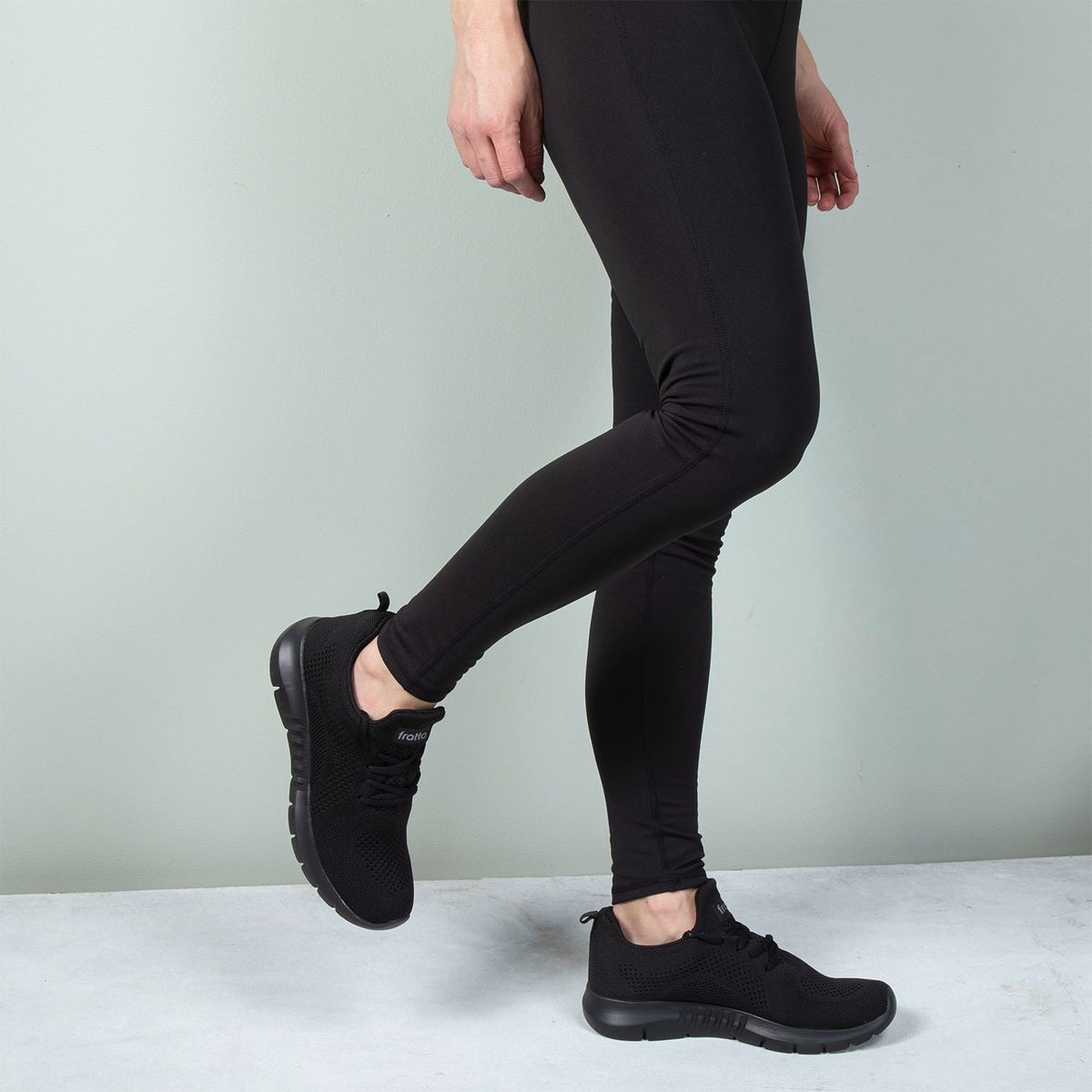 FRATTA - Zapatilla Running Mujer Negro Fratta