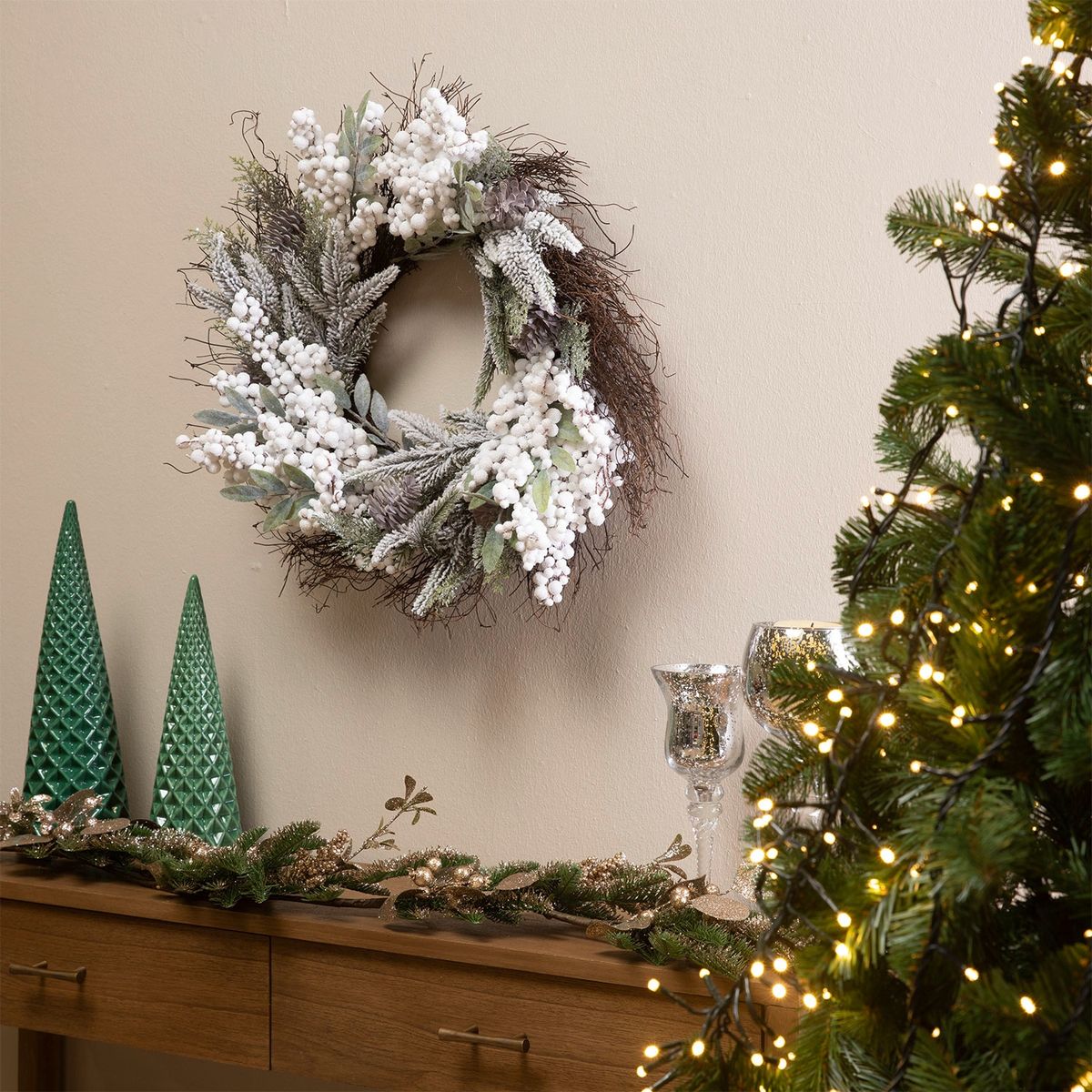 MICA - Adorno Corona Navidad Con Blanco 60 Cm Mica