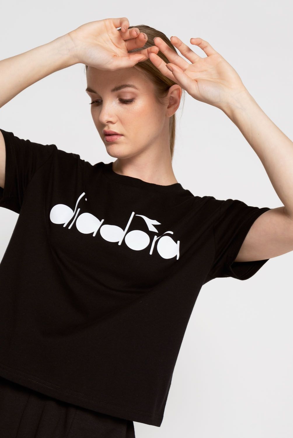 DIADORA - Polera Deportiva Manga Corta Regular Fit Mujer Diadora